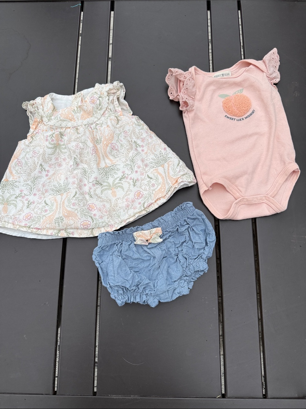 3/6m rabbit bear/cynthia Rowley Baby Girls Pink Peach Bodysuit & Floral Top Set